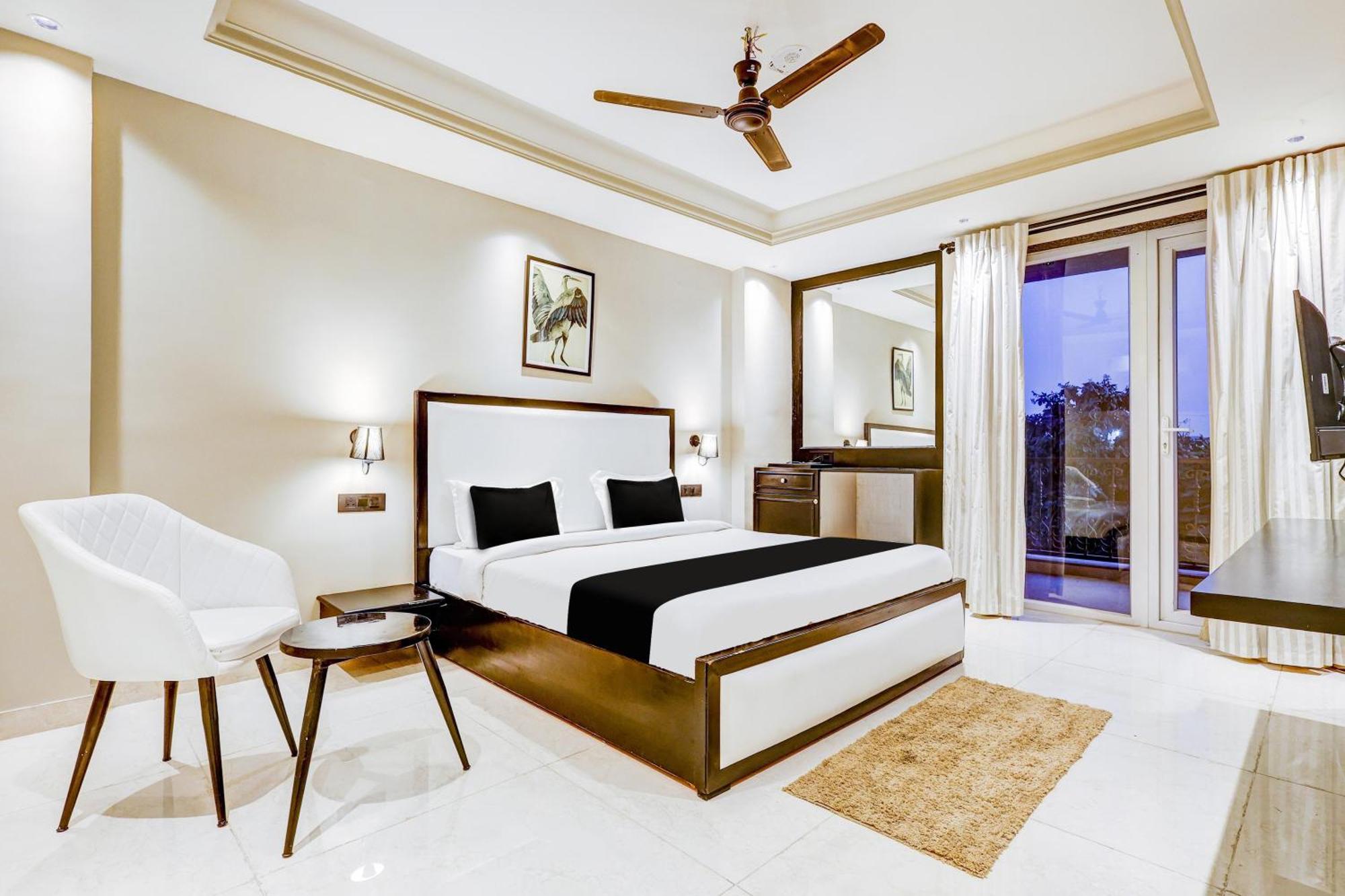 Super Townhouse Oak Udyog Vihar Hotel Gurgaon Exterior photo